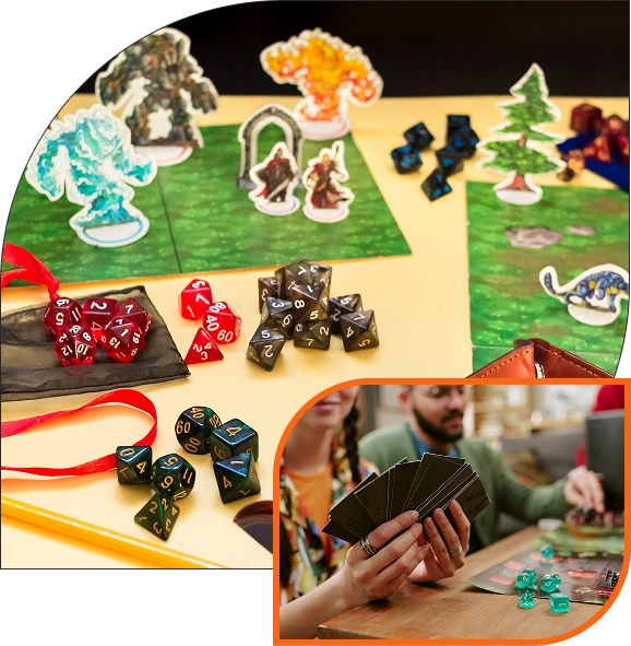 Spelers die genieten van bordspellen en fantasy RPG-sessies met kaarten, dobbelstenen en miniaturen